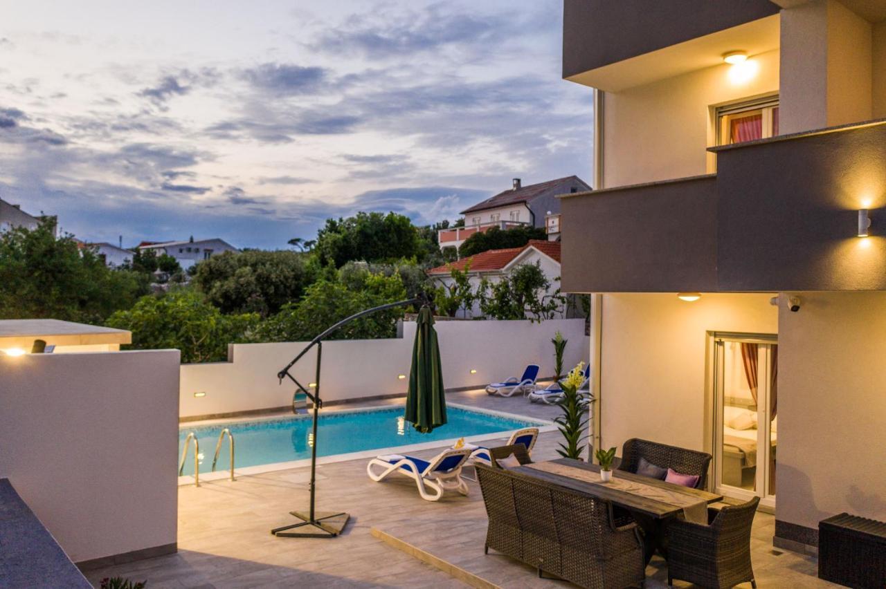 נובליה Villa Jana Luxury Apartments מראה חיצוני תמונה