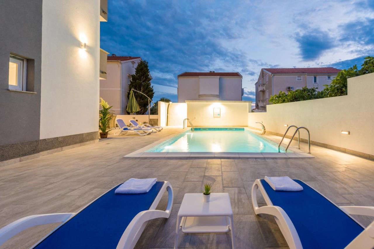 נובליה Villa Jana Luxury Apartments מראה חיצוני תמונה