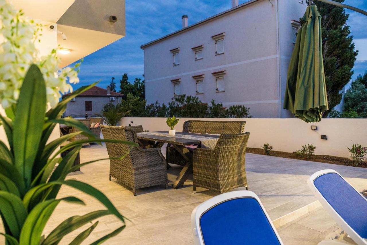 נובליה Villa Jana Luxury Apartments מראה חיצוני תמונה