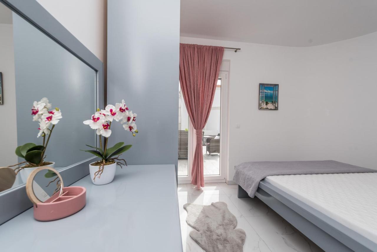 נובליה Villa Jana Luxury Apartments מראה חיצוני תמונה