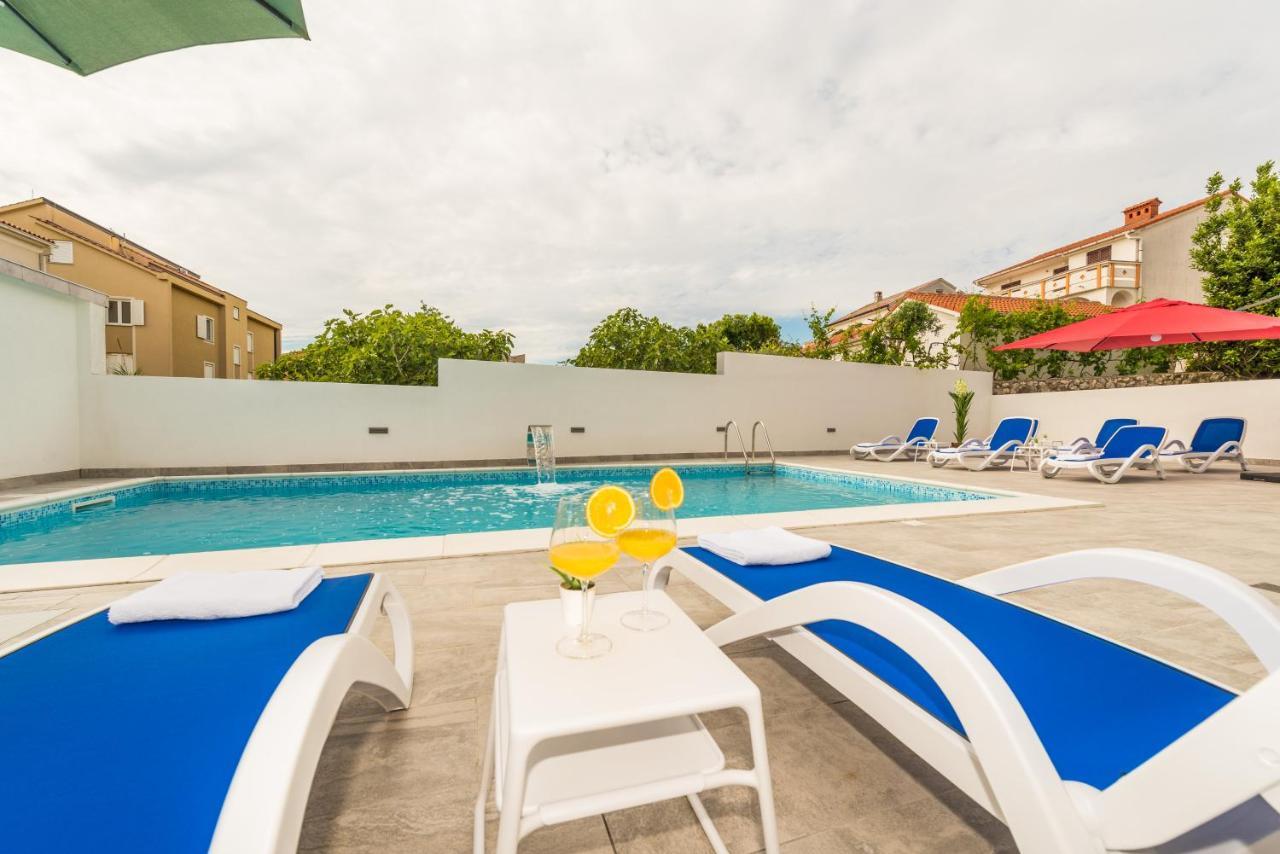 נובליה Villa Jana Luxury Apartments מראה חיצוני תמונה
