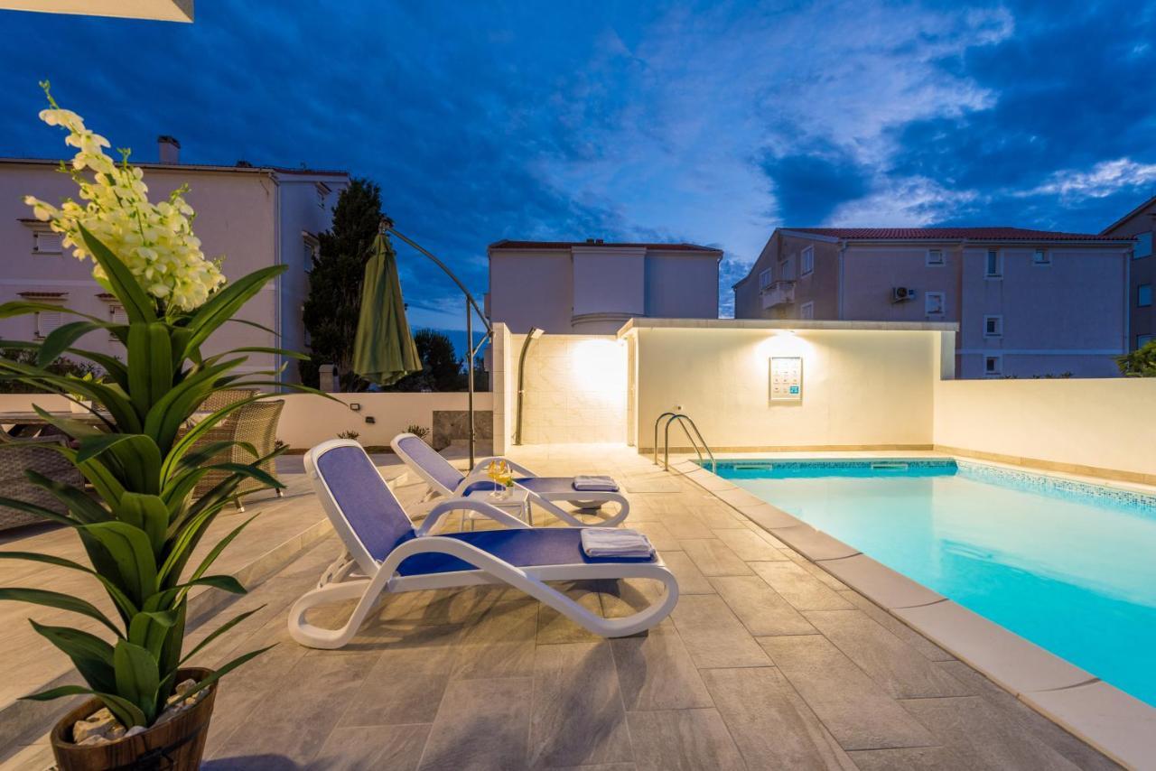 נובליה Villa Jana Luxury Apartments מראה חיצוני תמונה