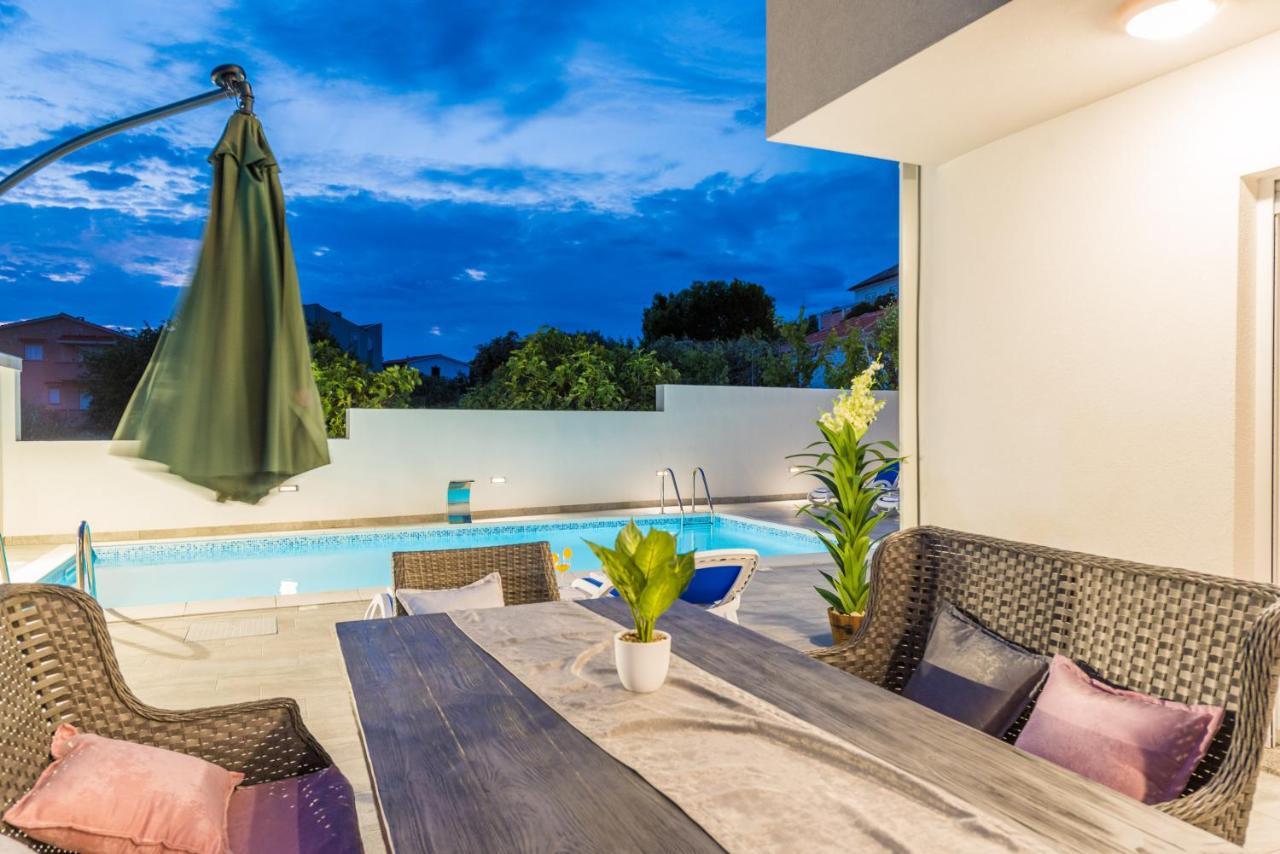 נובליה Villa Jana Luxury Apartments מראה חיצוני תמונה