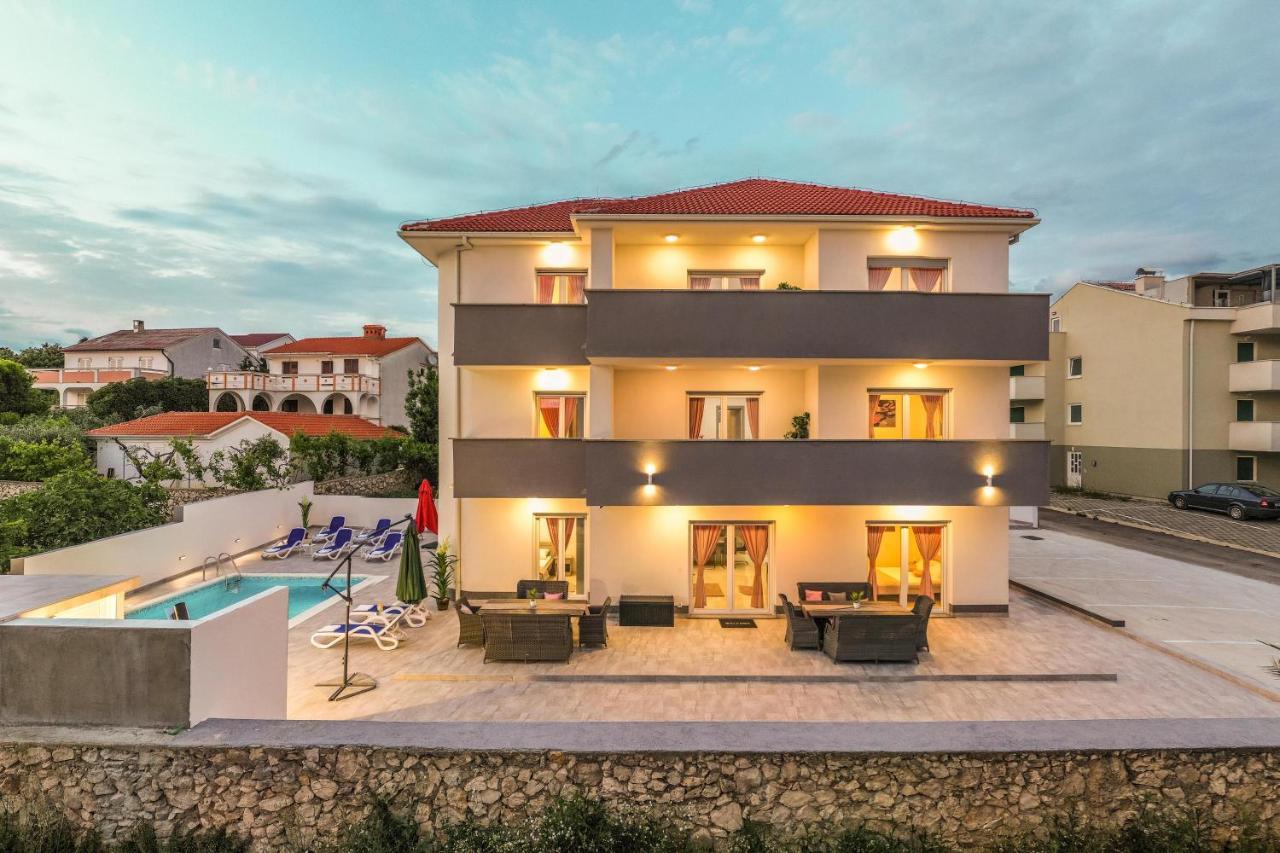 נובליה Villa Jana Luxury Apartments מראה חיצוני תמונה