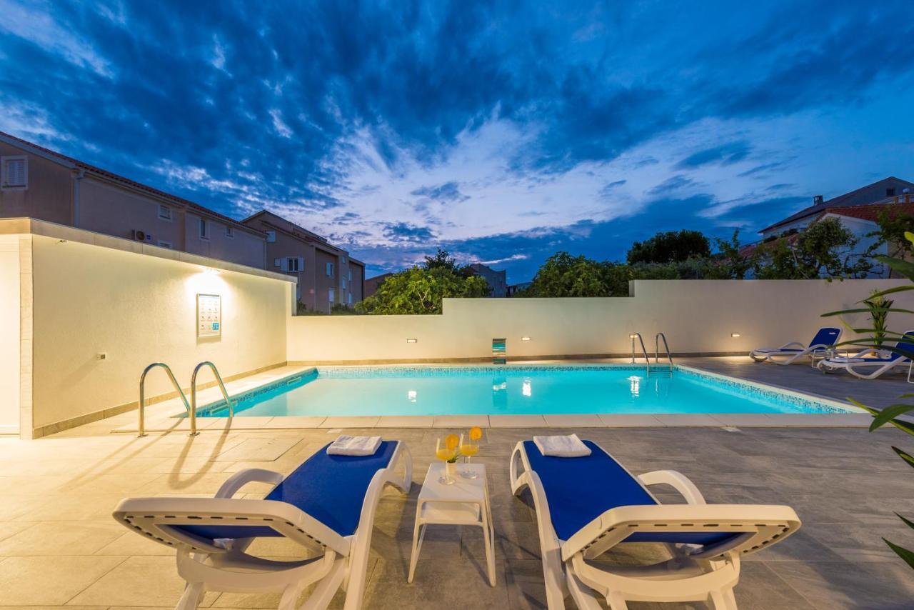 נובליה Villa Jana Luxury Apartments מראה חיצוני תמונה