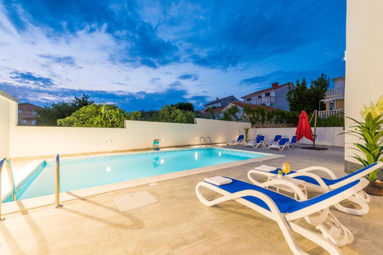 נובליה Villa Jana Luxury Apartments מראה חיצוני תמונה