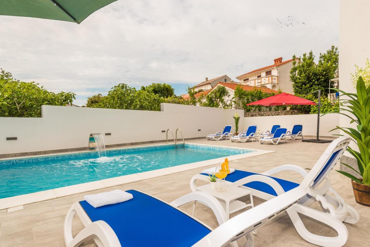 נובליה Villa Jana Luxury Apartments מראה חיצוני תמונה