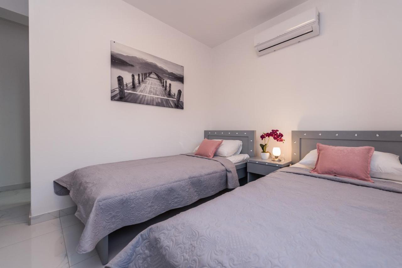 נובליה Villa Jana Luxury Apartments מראה חיצוני תמונה