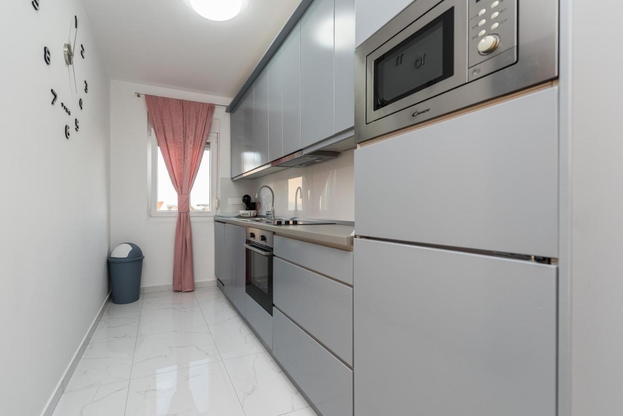נובליה Villa Jana Luxury Apartments מראה חיצוני תמונה