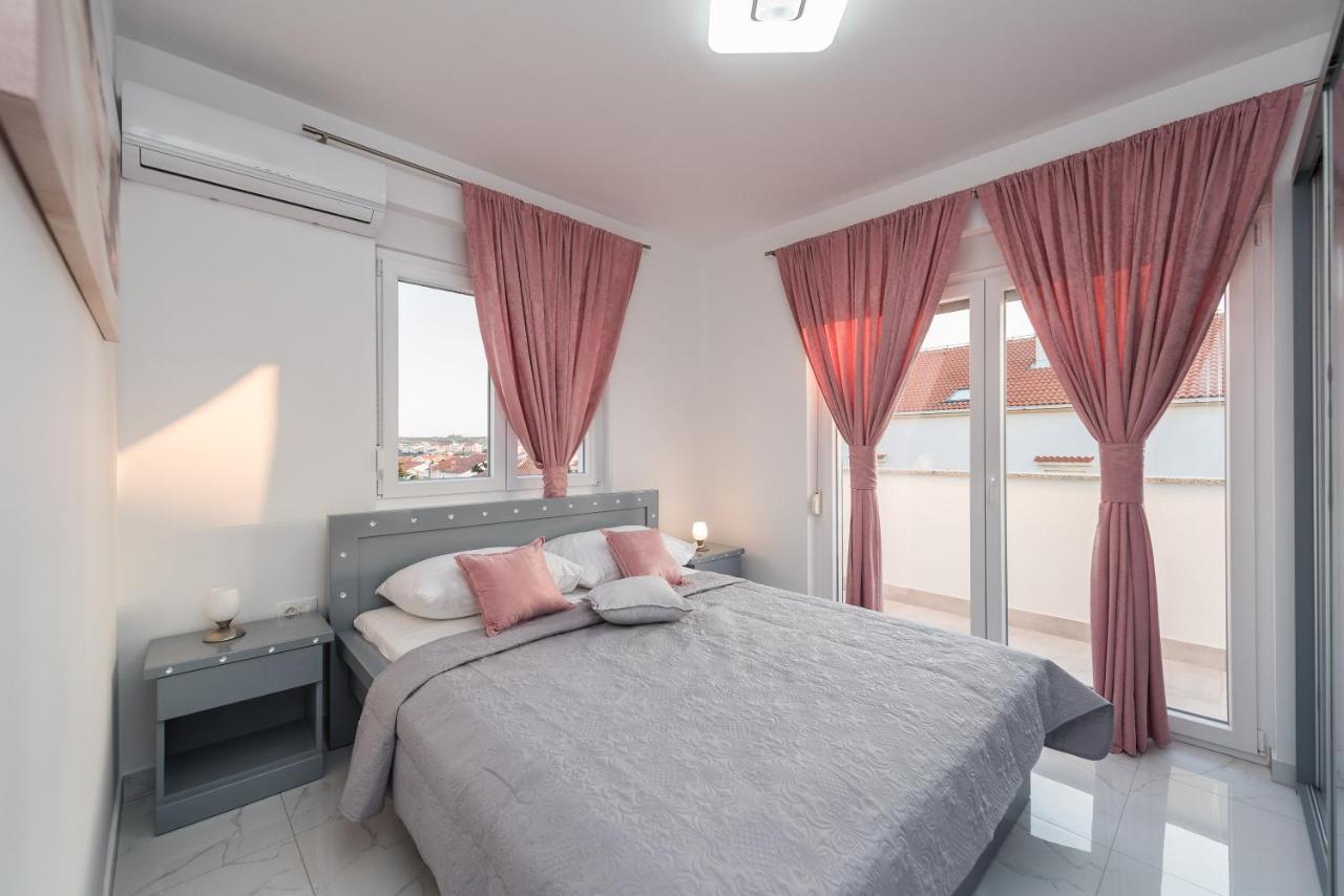 נובליה Villa Jana Luxury Apartments מראה חיצוני תמונה