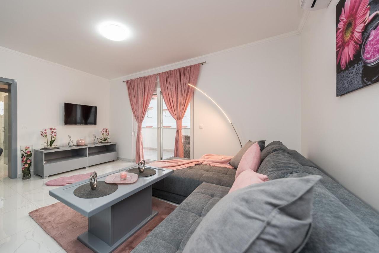 נובליה Villa Jana Luxury Apartments מראה חיצוני תמונה