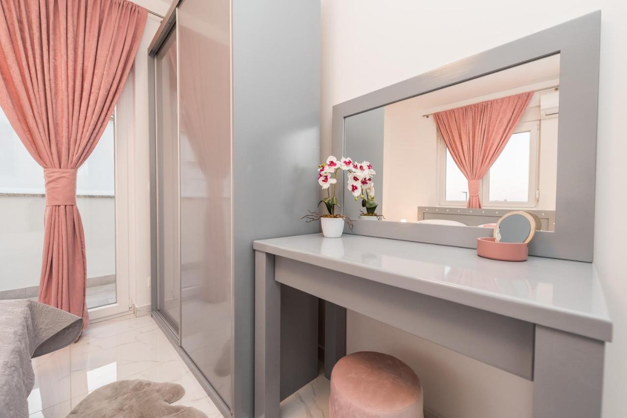 נובליה Villa Jana Luxury Apartments מראה חיצוני תמונה