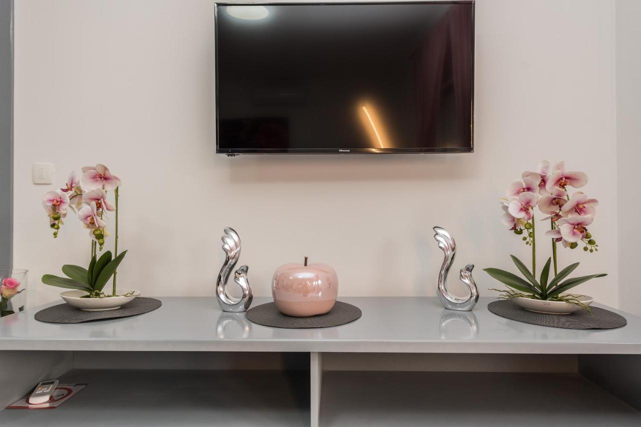 נובליה Villa Jana Luxury Apartments מראה חיצוני תמונה